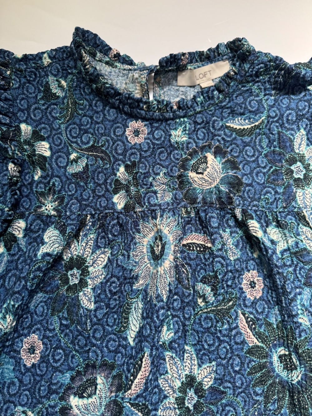 LOFT Blue Floral Puff Sleeve Textured Blouse Size Large - Picture 3 of 5